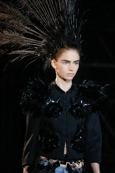 Look 18